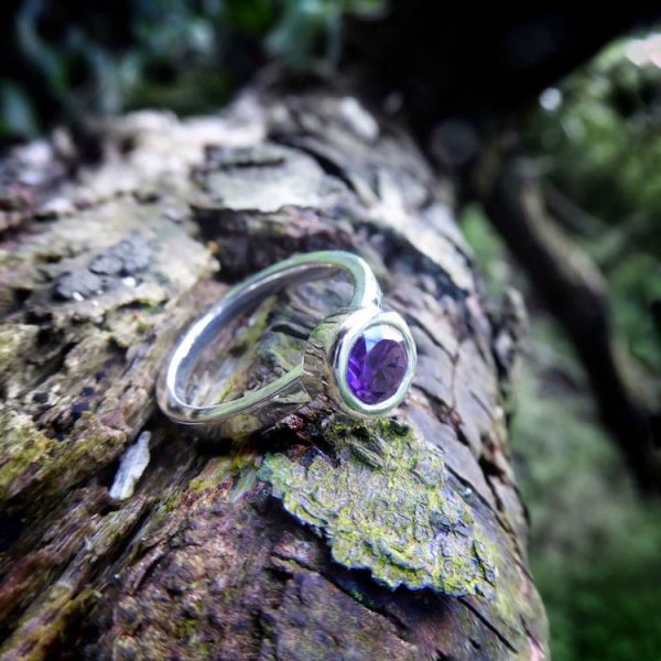 Gaia collection. Amethyst 6mm circular ring