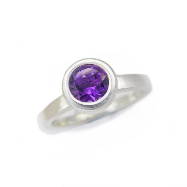 Gaia collection. Amethyst circular silver ring